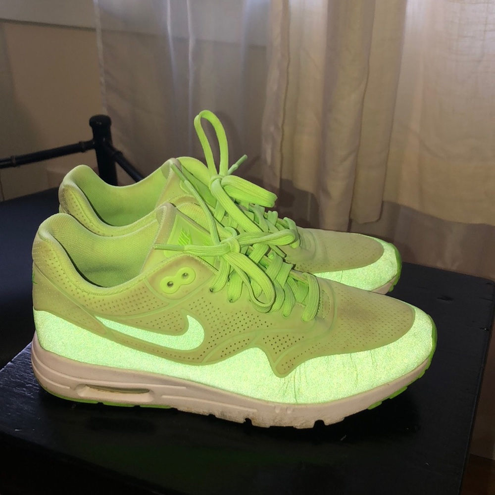 Neon green Nike sneakers size 8 1/2